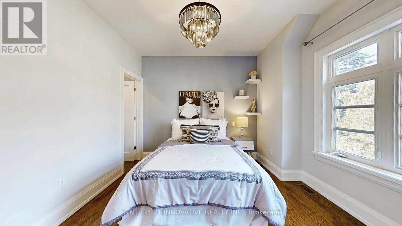 1 Dustan Crescent, Toronto (east York), Ontario