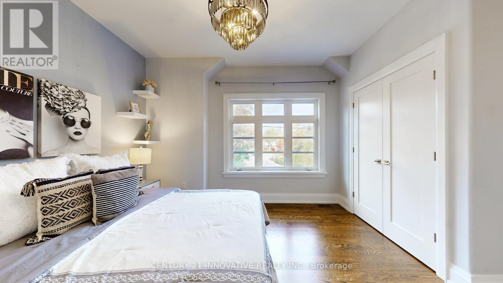 1 Dustan Crescent, Toronto (east York), Ontario