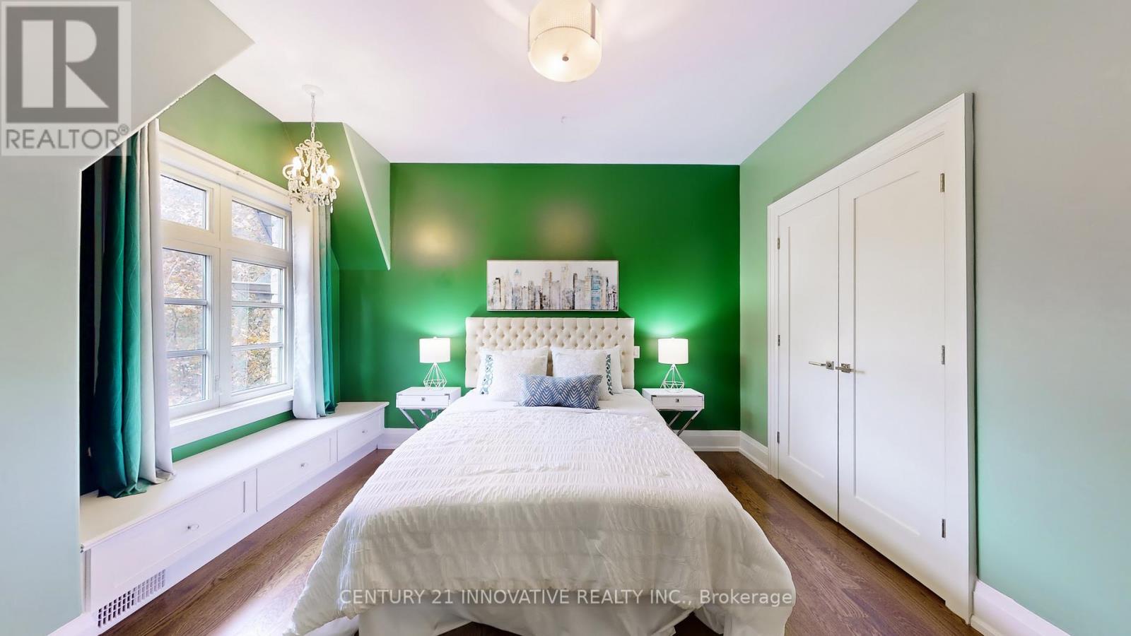 1 Dustan Crescent, Toronto (east York), Ontario