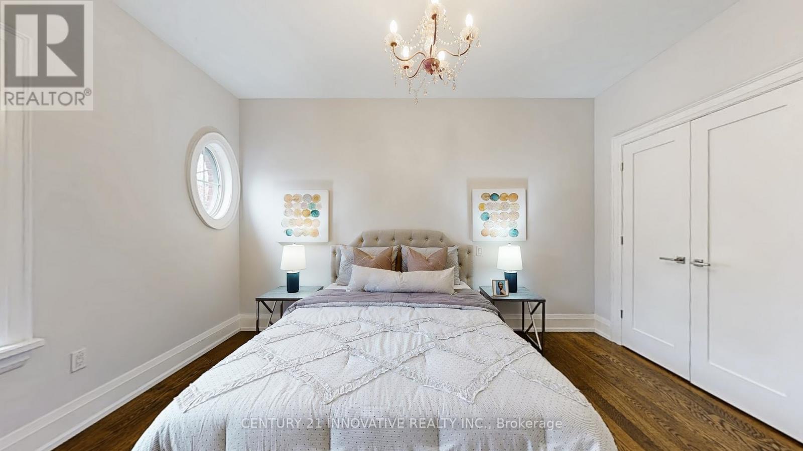 1 Dustan Crescent, Toronto (east York), Ontario