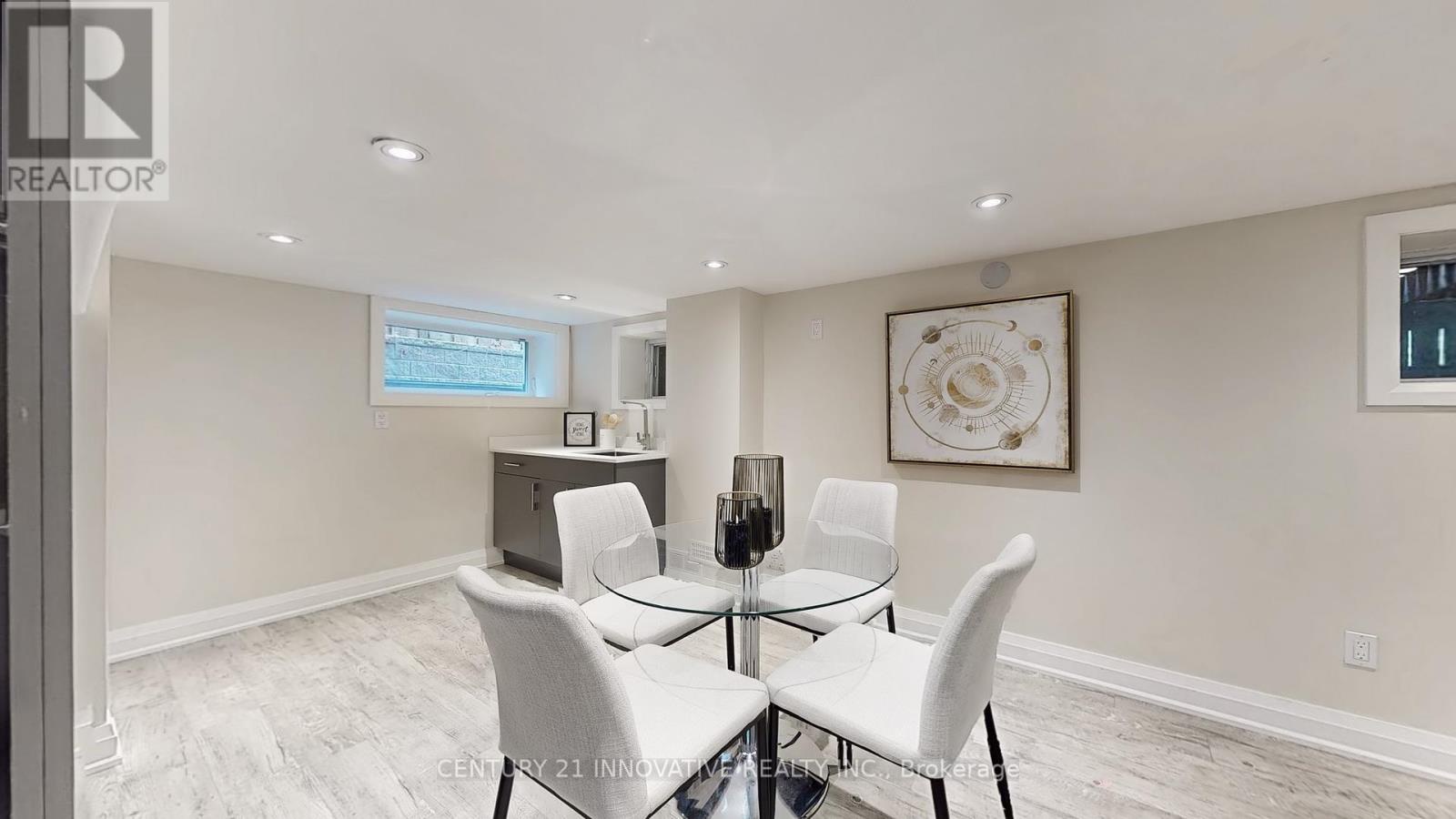 1 Dustan Crescent, Toronto (east York), Ontario