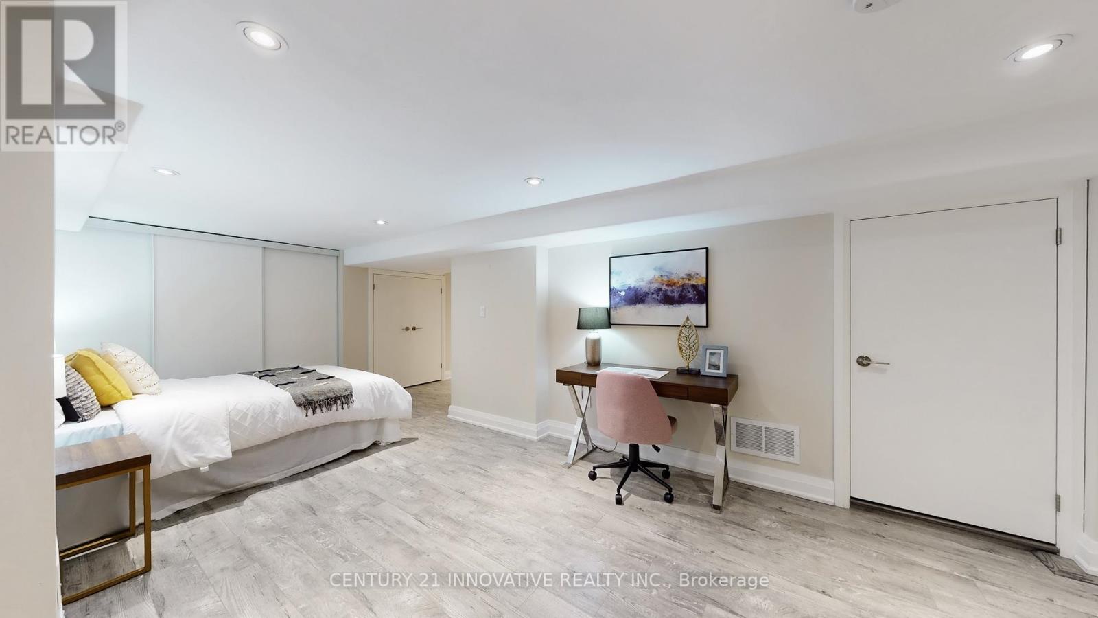 1 Dustan Crescent, Toronto (east York), Ontario