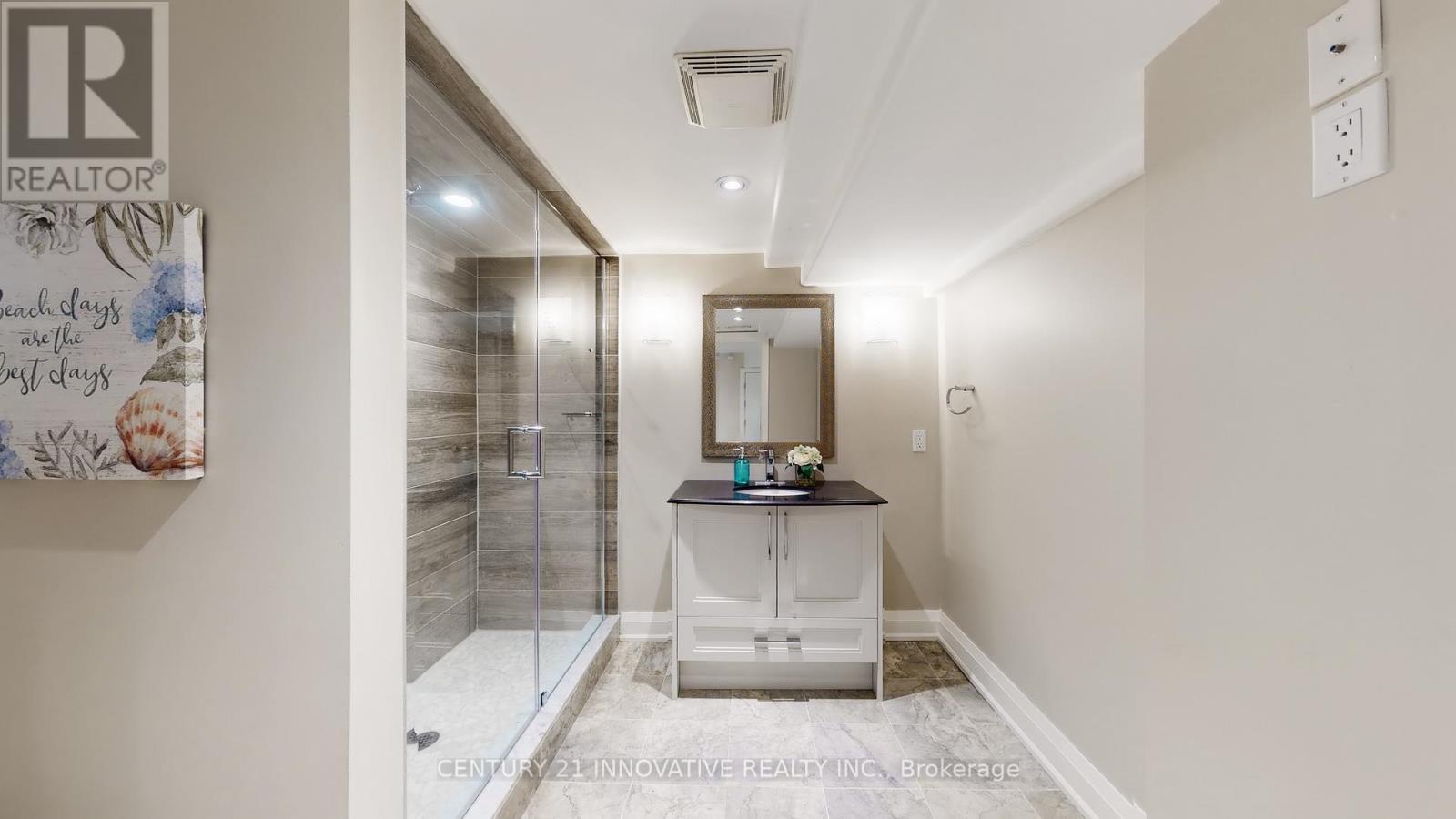 1 Dustan Crescent, Toronto (east York), Ontario