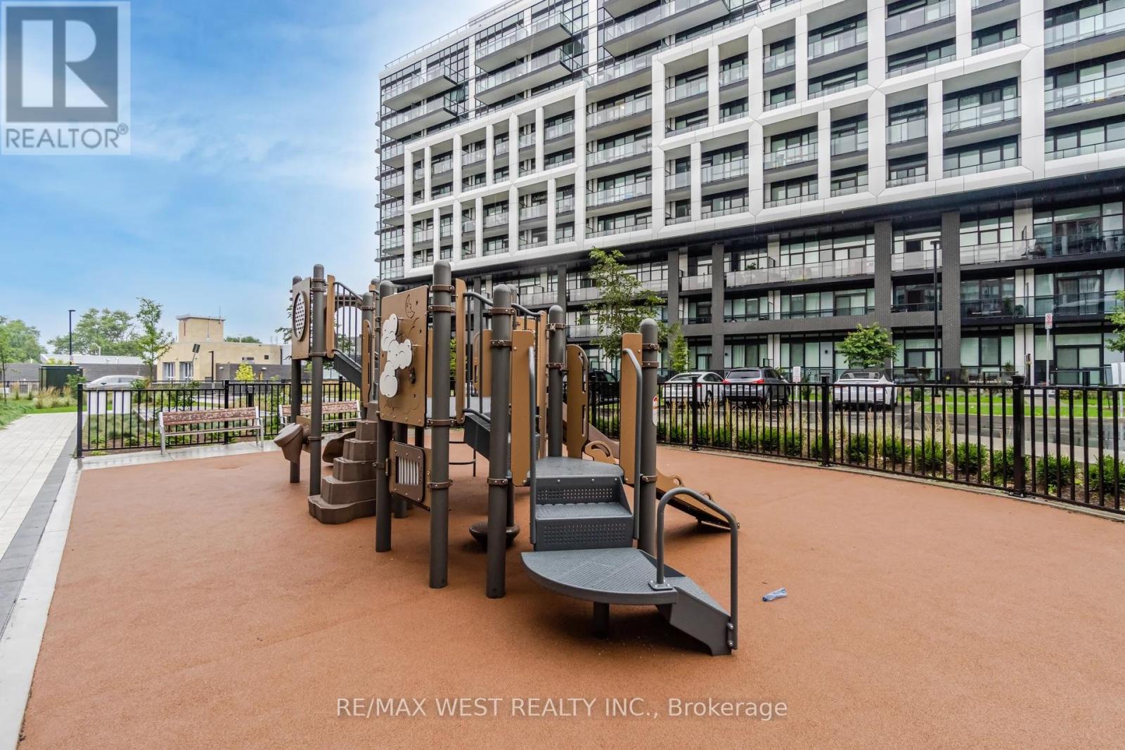 218 - 60 George Butchart Drive, Toronto (downsview-roding-cfb), Ontario