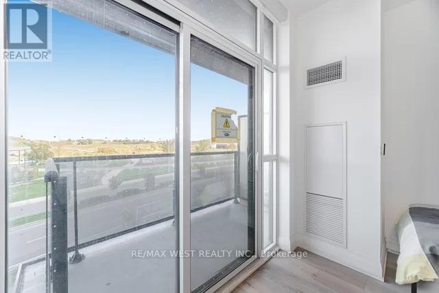 218 - 60 George Butchart Drive, Toronto (downsview-roding-cfb), Ontario