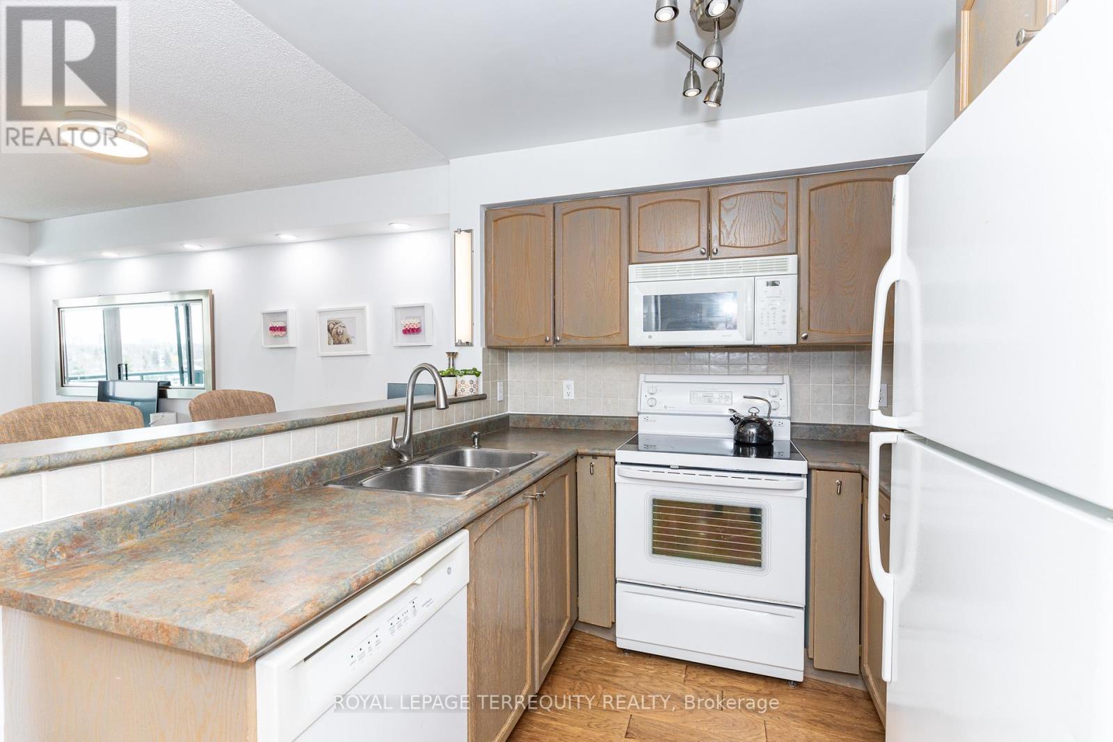 1005 - 15 Michael Power Place, Toronto (islington-city Centre West), Ontario