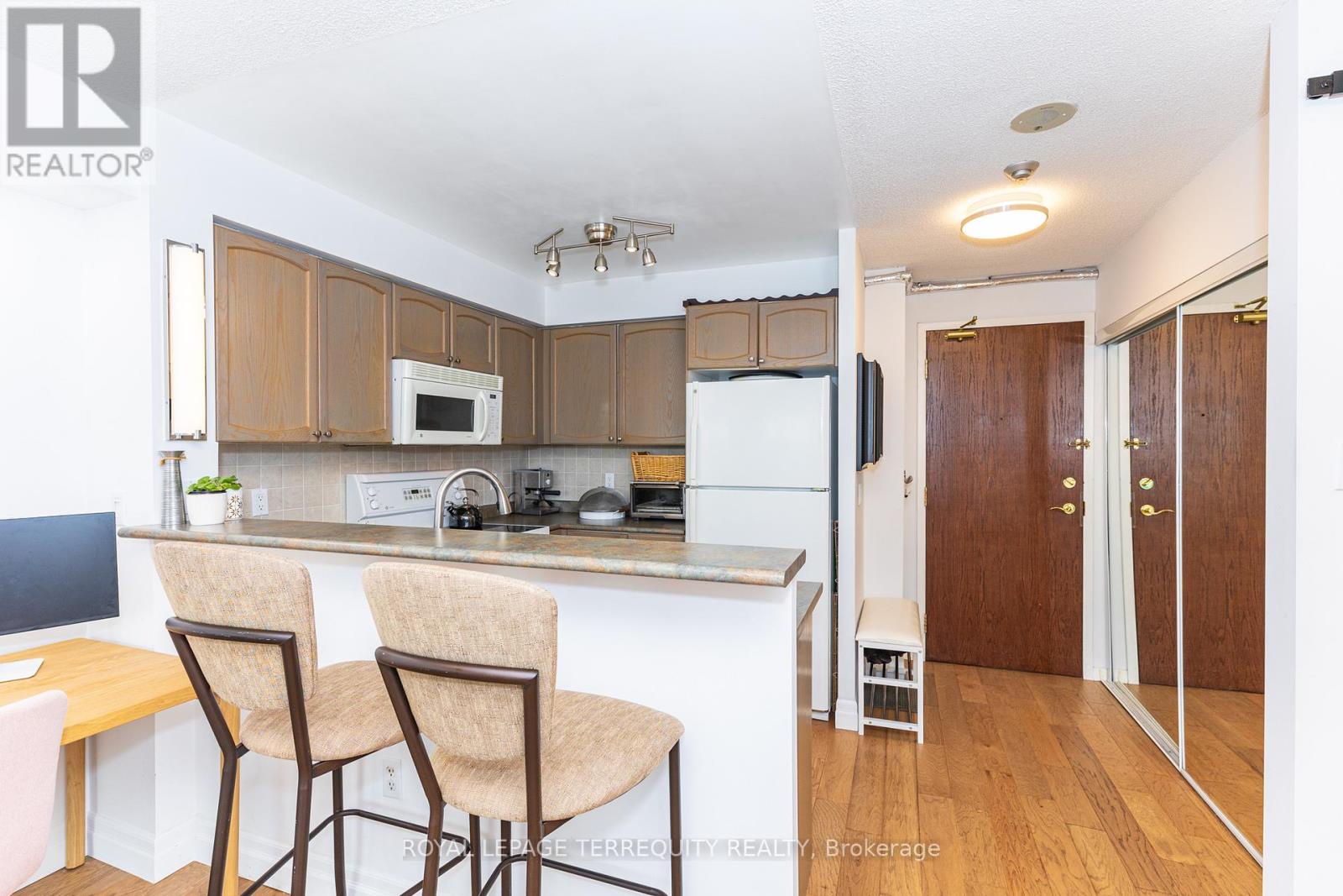 1005 - 15 Michael Power Place, Toronto (islington-city Centre West), Ontario