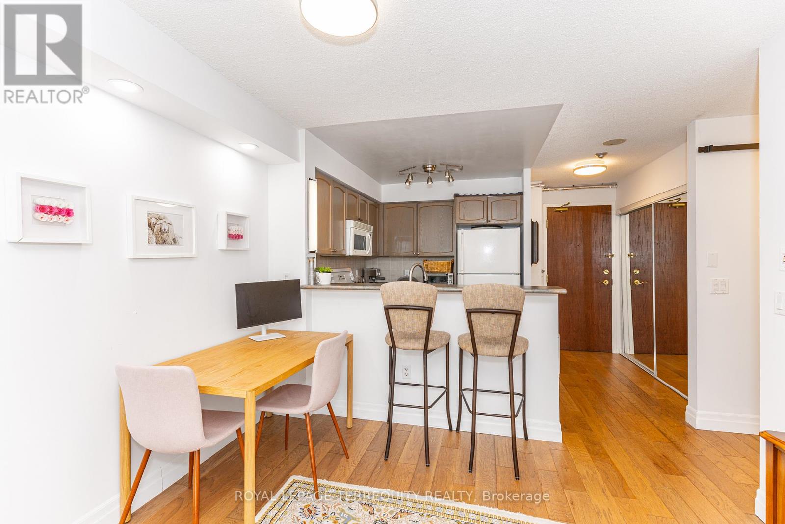 1005 - 15 Michael Power Place, Toronto (islington-city Centre West), Ontario