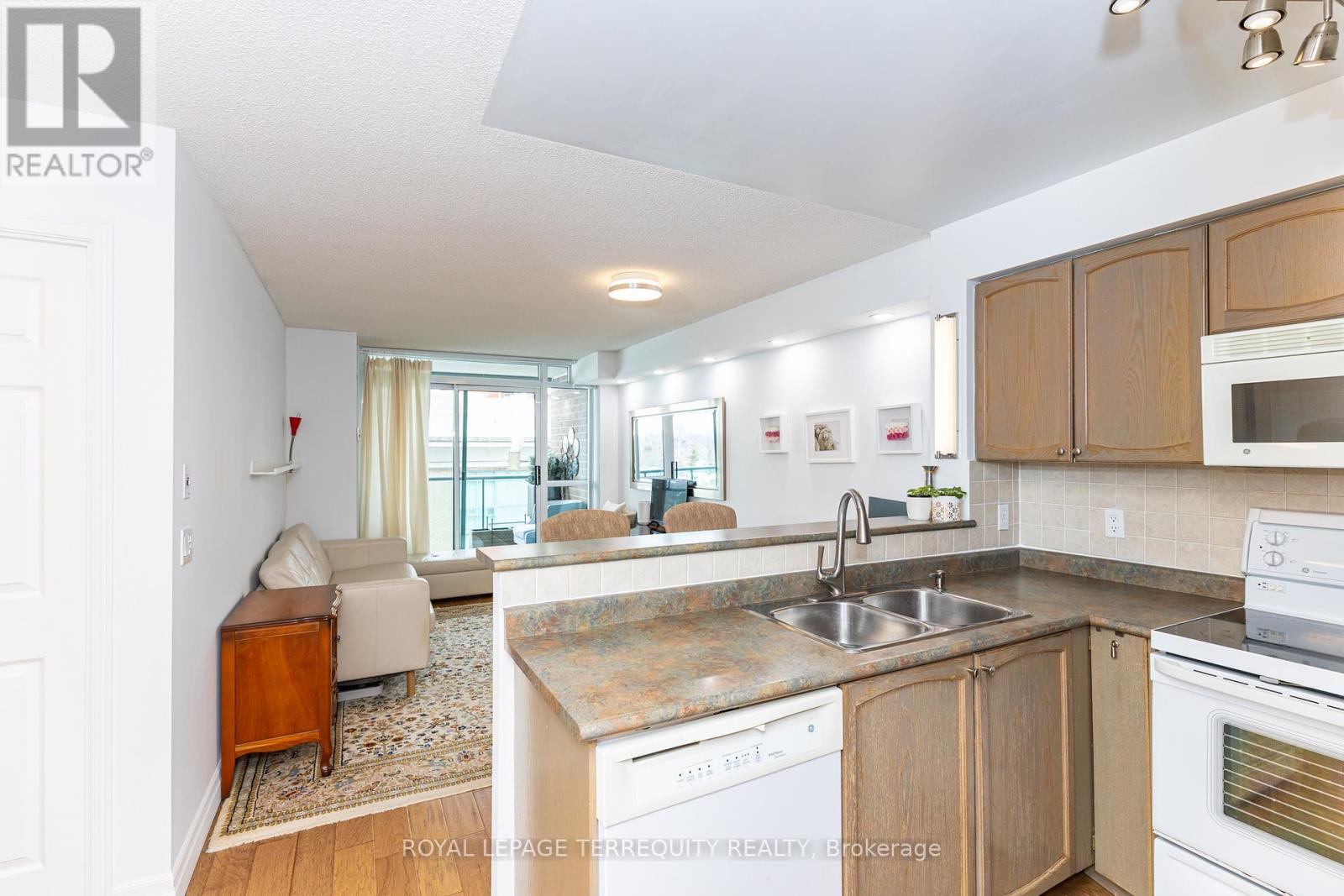 1005 - 15 Michael Power Place, Toronto (islington-city Centre West), Ontario