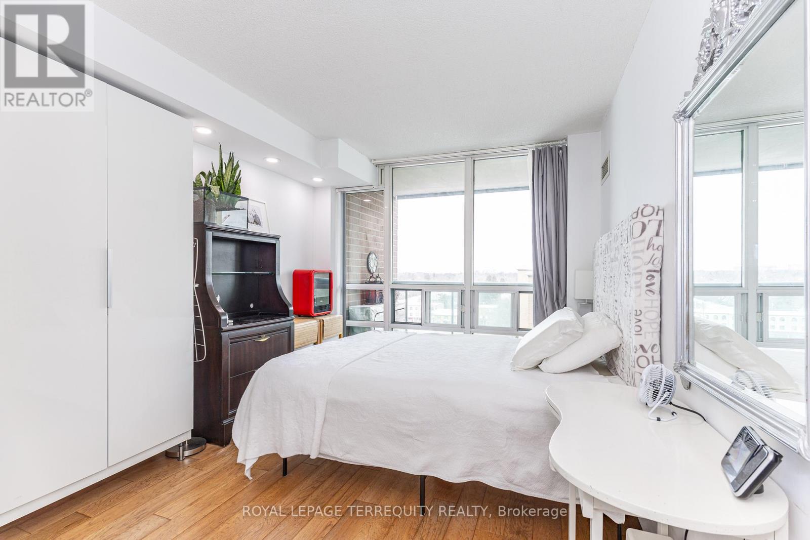 1005 - 15 Michael Power Place, Toronto (islington-city Centre West), Ontario