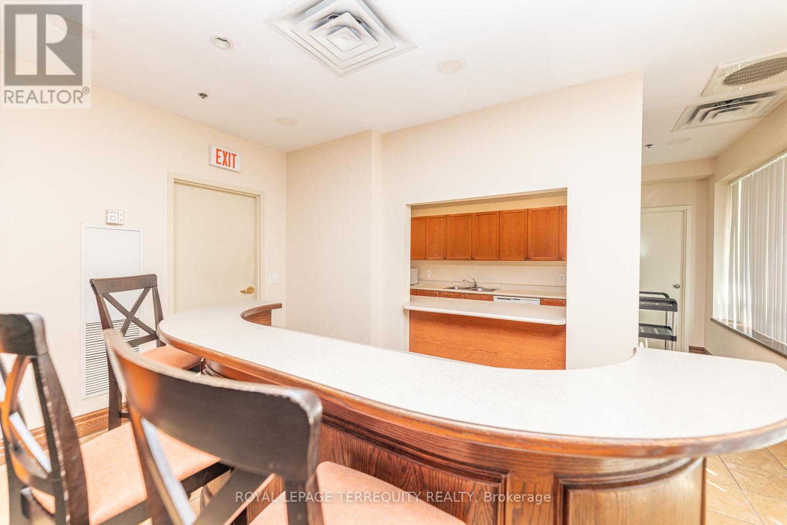 1005 - 15 Michael Power Place, Toronto (islington-city Centre West), Ontario