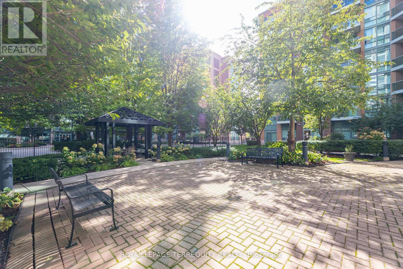 1005 - 15 Michael Power Place, Toronto (islington-city Centre West), Ontario