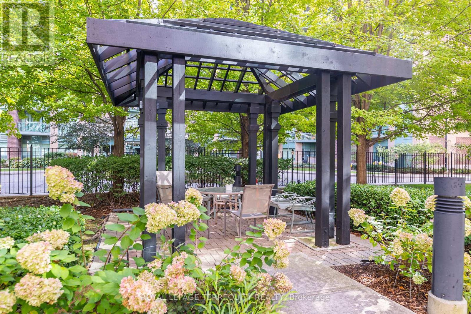 1005 - 15 Michael Power Place, Toronto (islington-city Centre West), Ontario