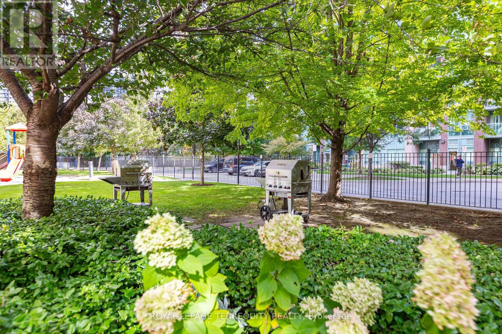 1005 - 15 Michael Power Place, Toronto (islington-city Centre West), Ontario