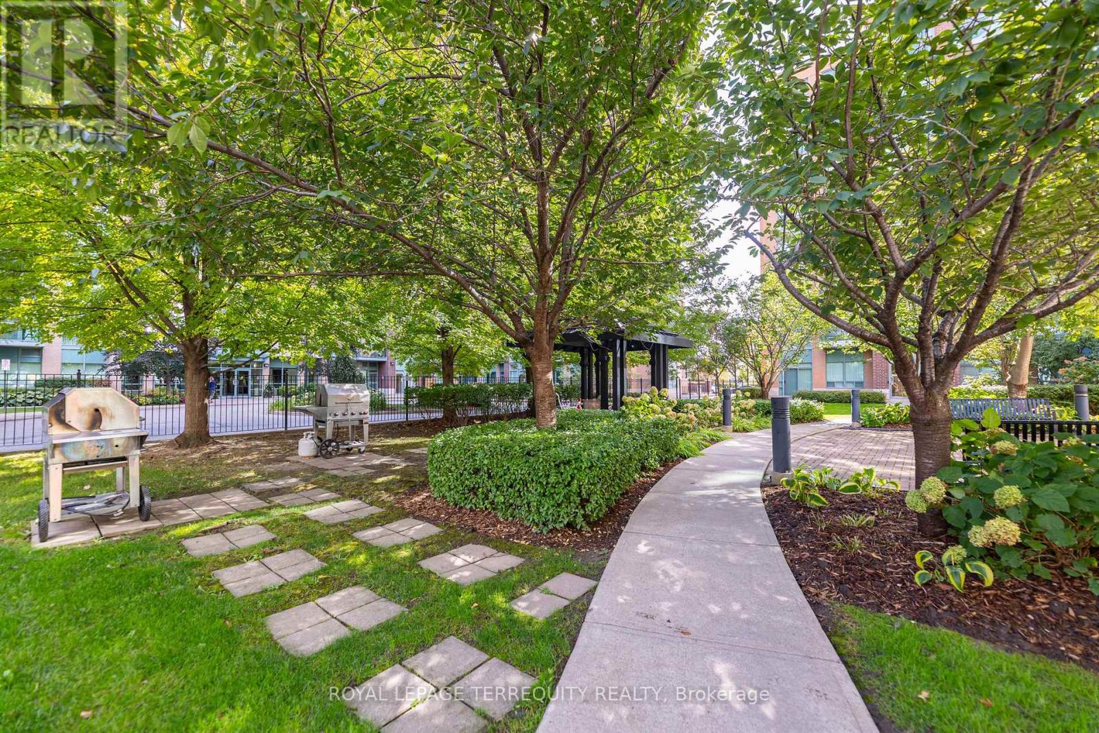 1005 - 15 Michael Power Place, Toronto (islington-city Centre West), Ontario