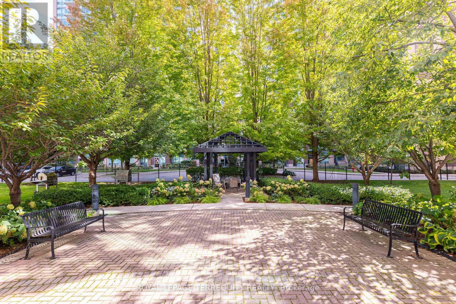 1005 - 15 Michael Power Place, Toronto (islington-city Centre West), Ontario