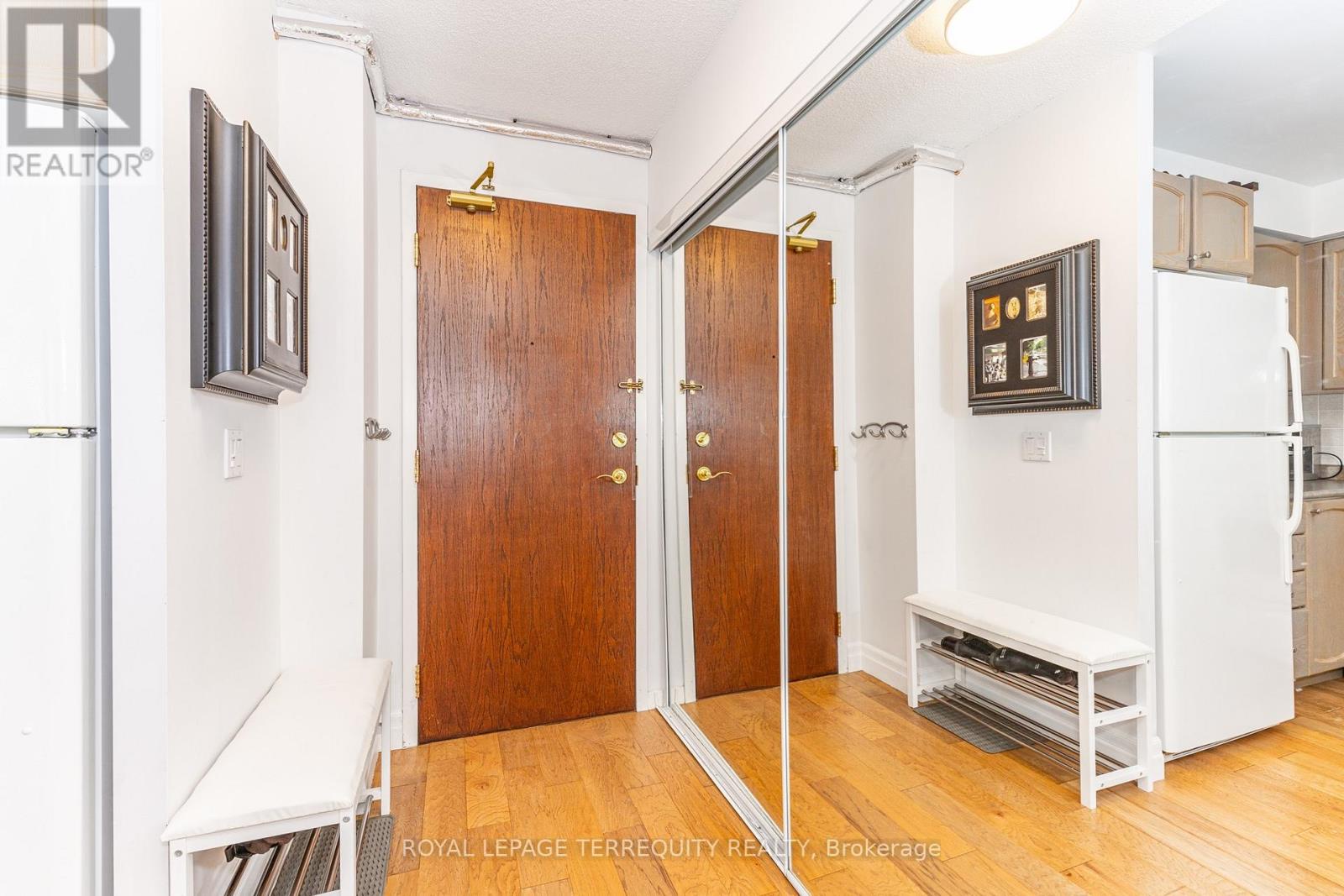 1005 - 15 Michael Power Place, Toronto (islington-city Centre West), Ontario