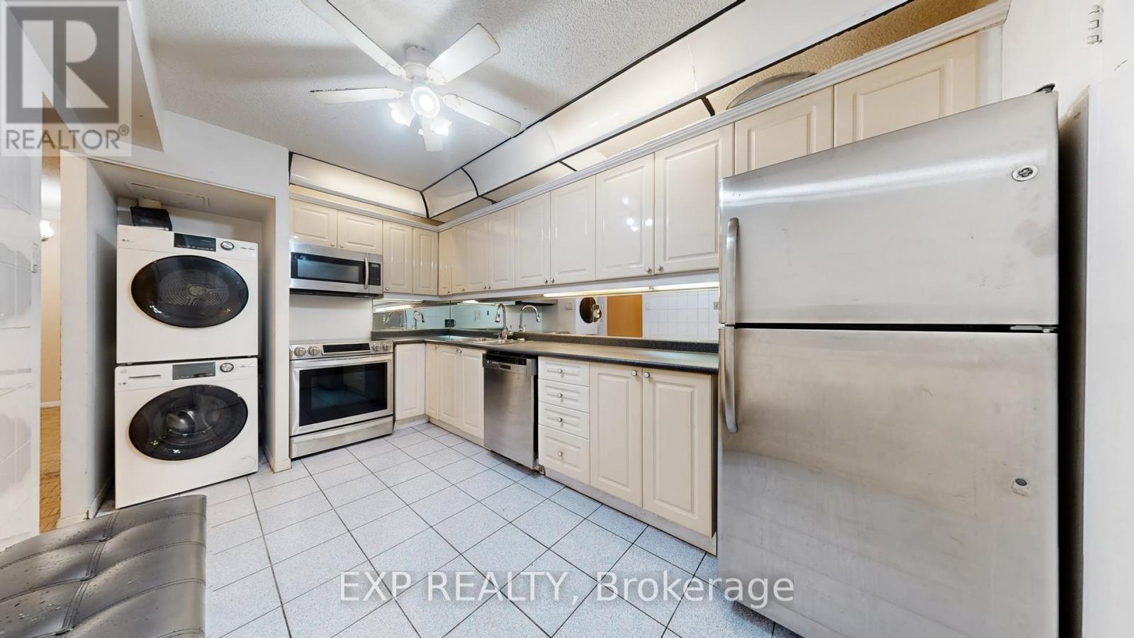 301 - 10 Tangreen Court, Toronto (newtonbrook West), Ontario