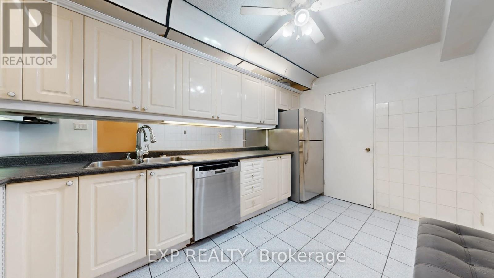 301 - 10 Tangreen Court, Toronto (newtonbrook West), Ontario