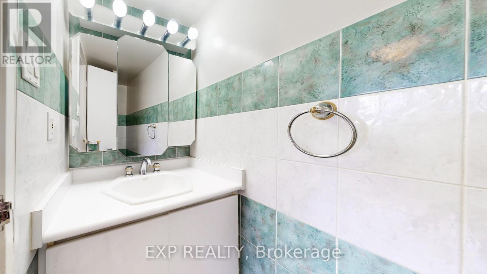 301 - 10 Tangreen Court, Toronto (newtonbrook West), Ontario