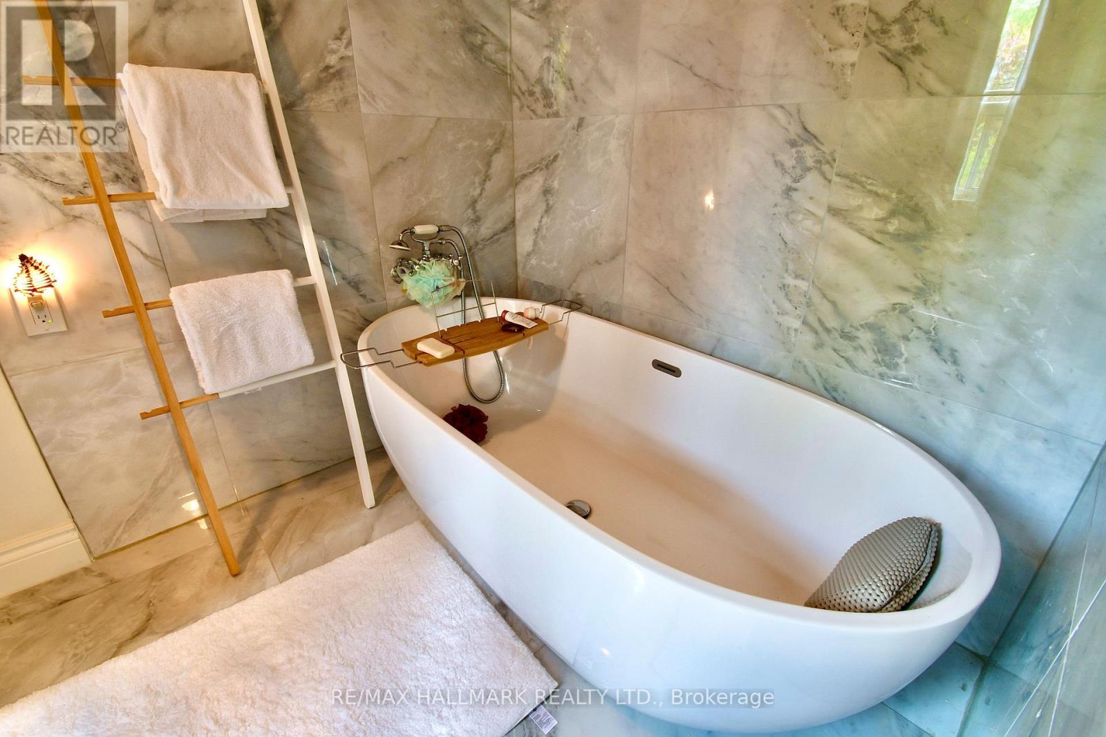 34 River Street, Toronto (regent Park), Ontario