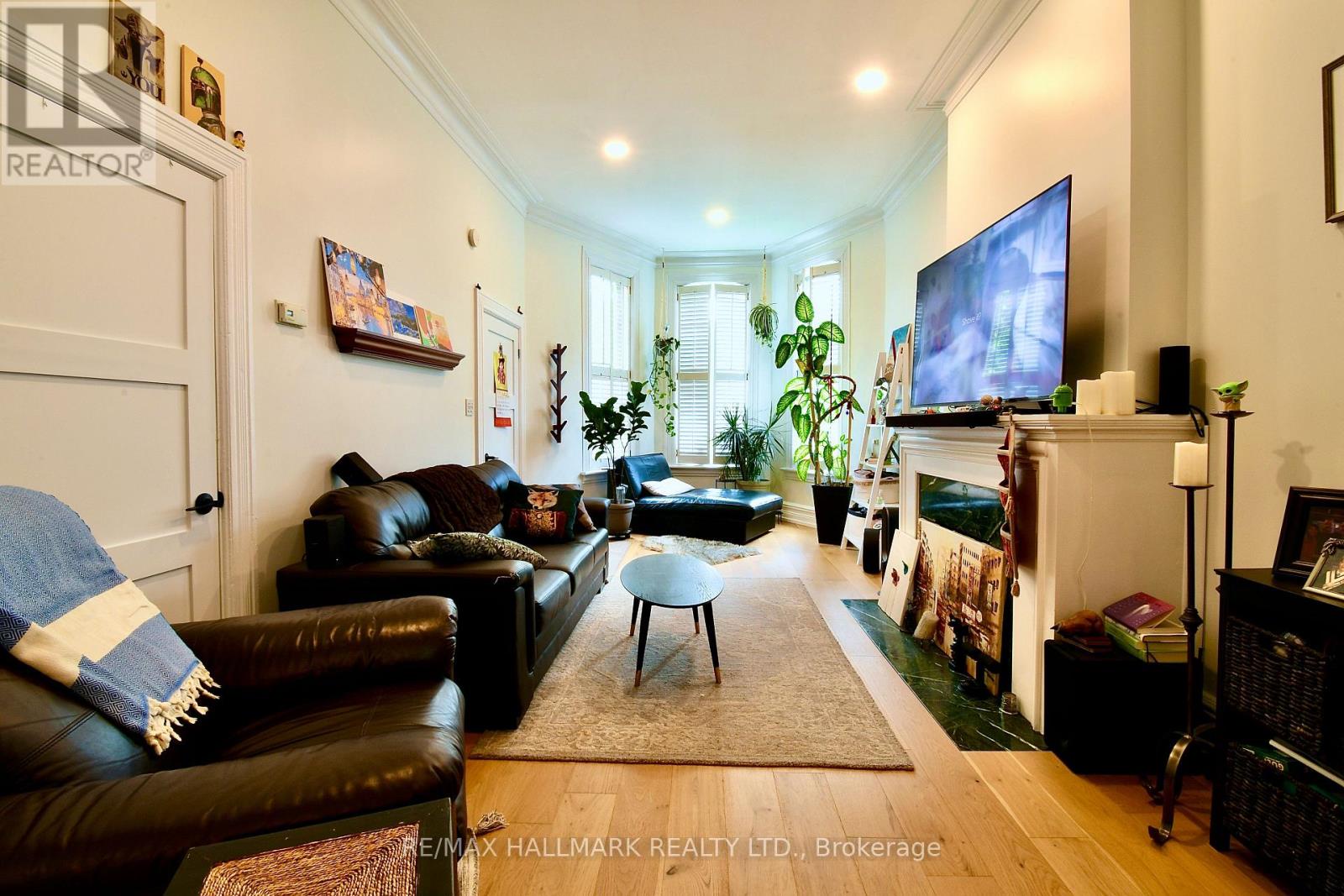 34 River Street, Toronto (regent Park), Ontario