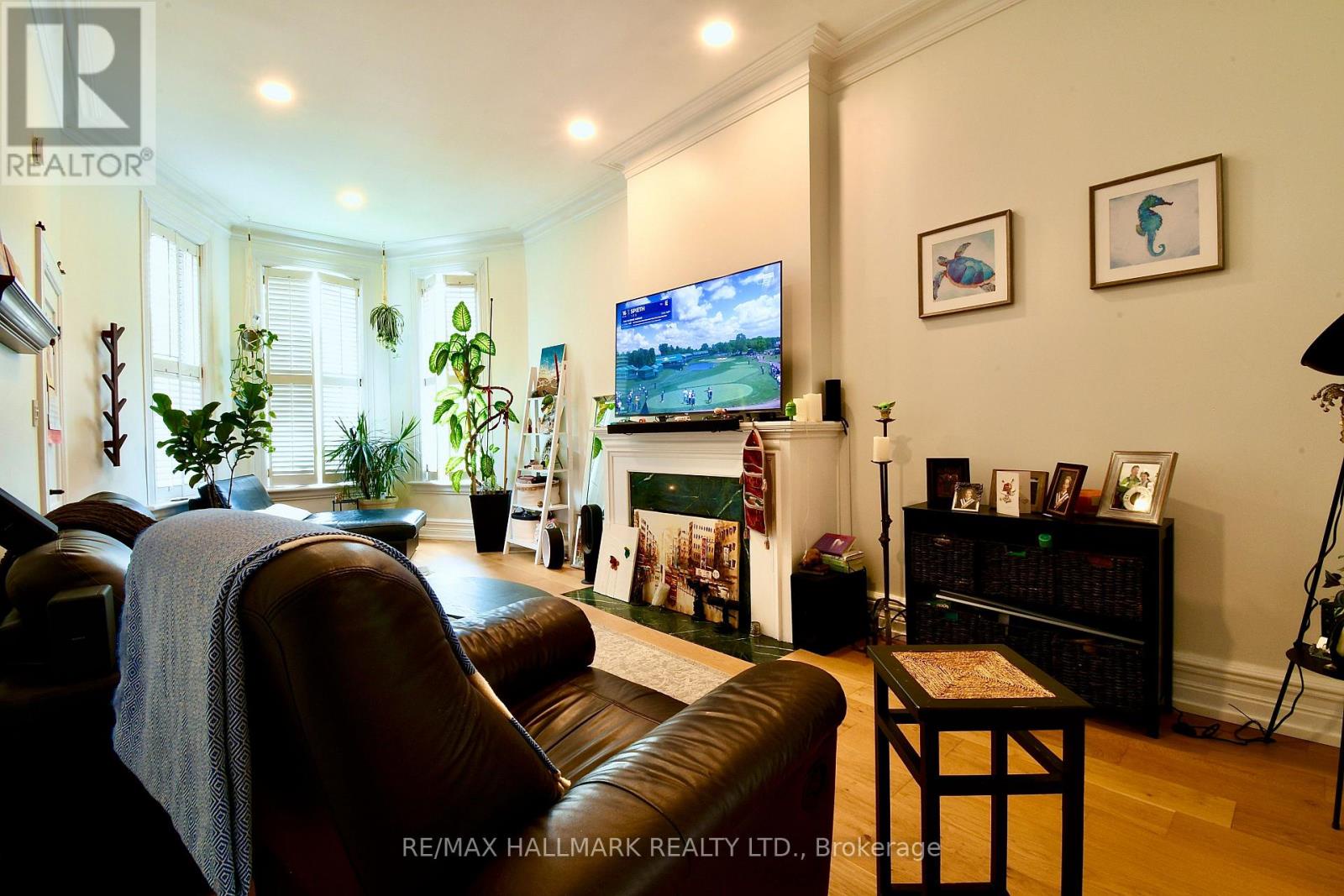 34 River Street, Toronto (regent Park), Ontario