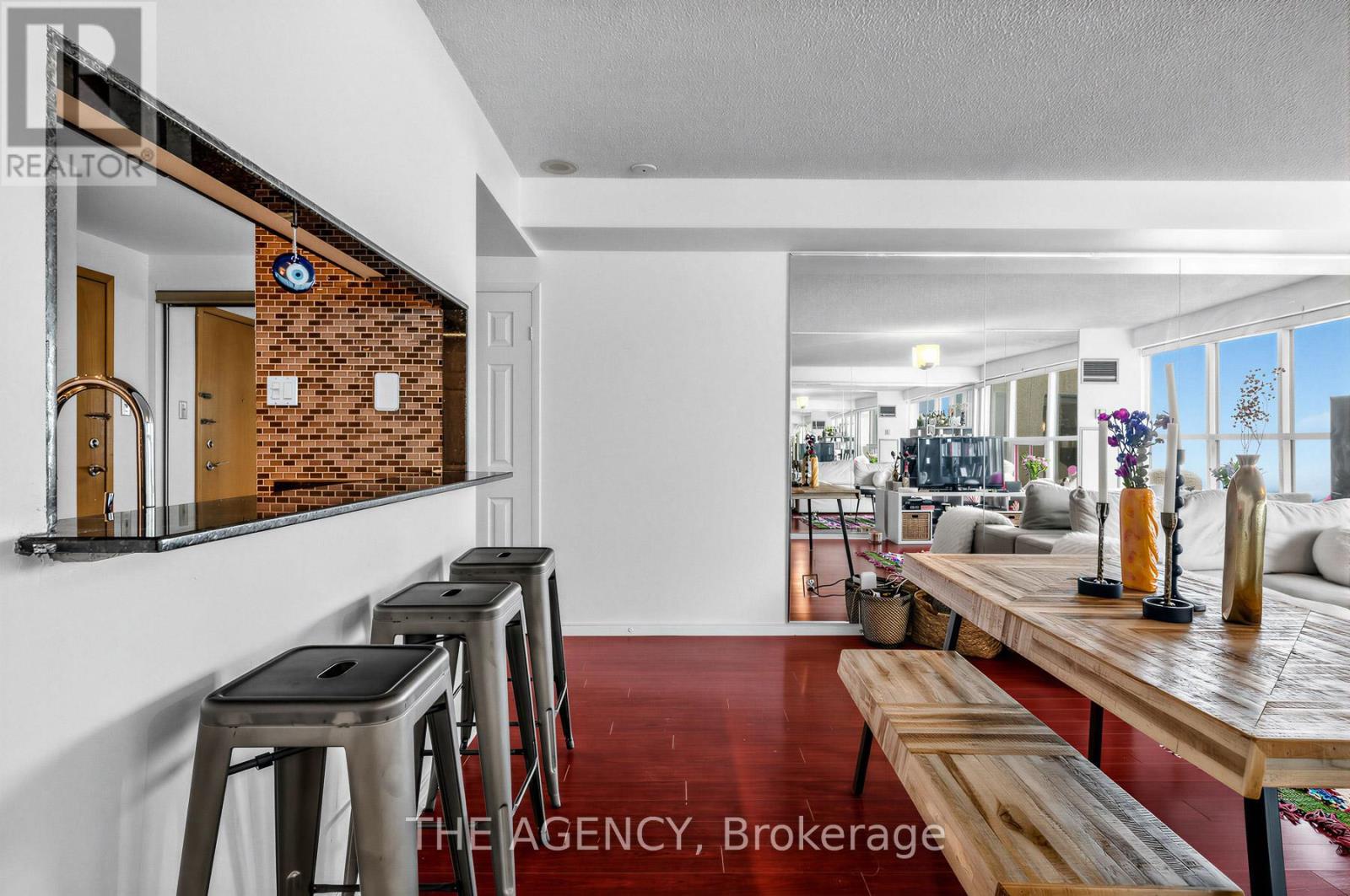 606 - 99 Harbour Square, Toronto (waterfront Communities), Ontario