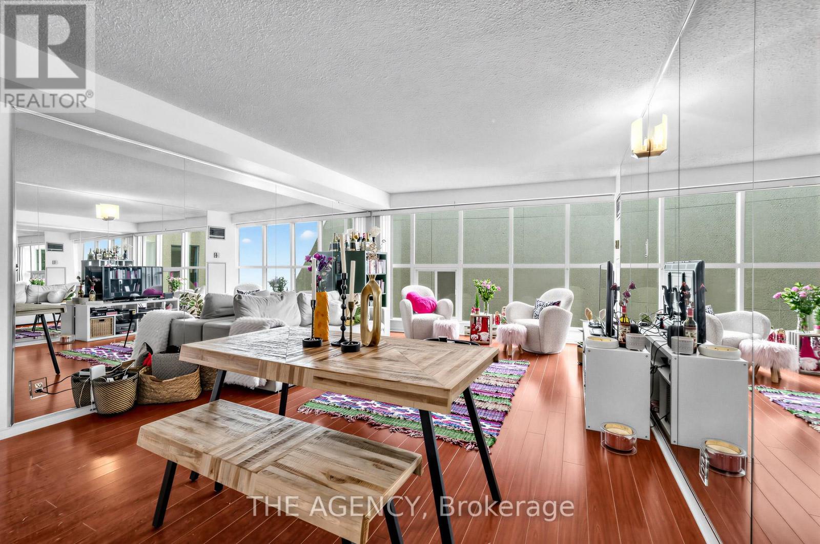 606 - 99 Harbour Square, Toronto (waterfront Communities), Ontario