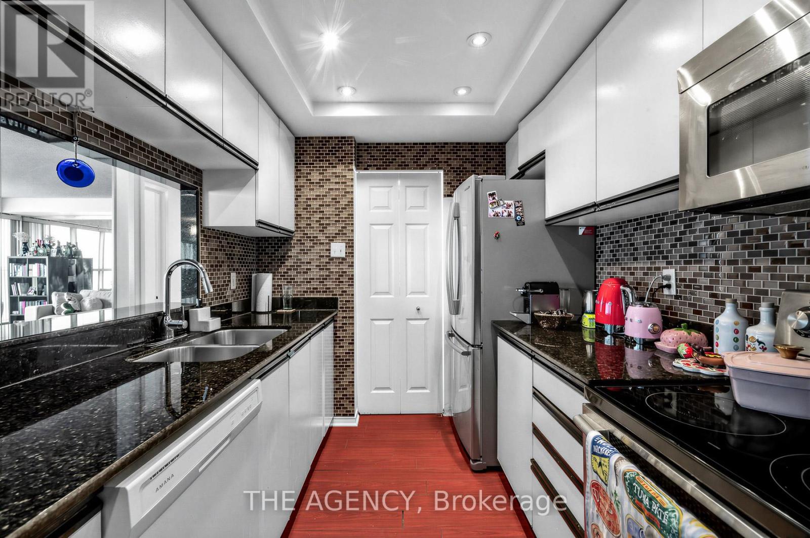 606 - 99 Harbour Square, Toronto (waterfront Communities), Ontario