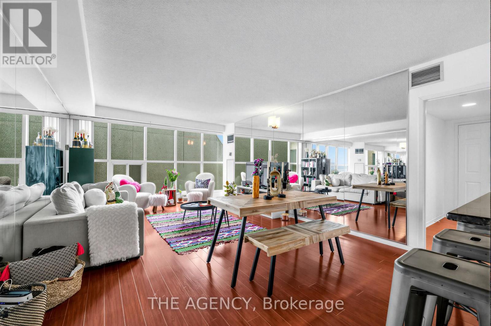 606 - 99 Harbour Square, Toronto (waterfront Communities), Ontario