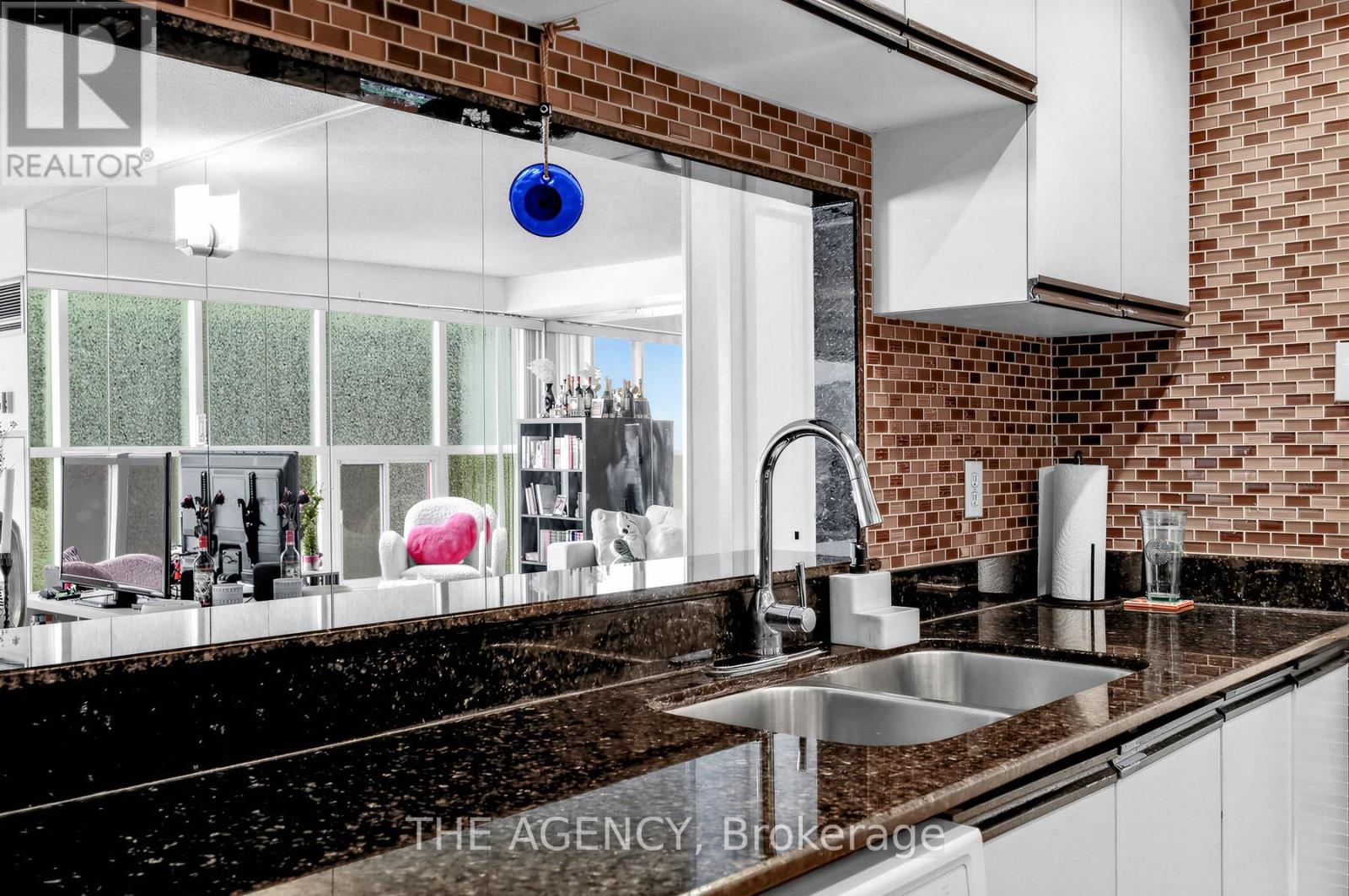 606 - 99 Harbour Square, Toronto (waterfront Communities), Ontario