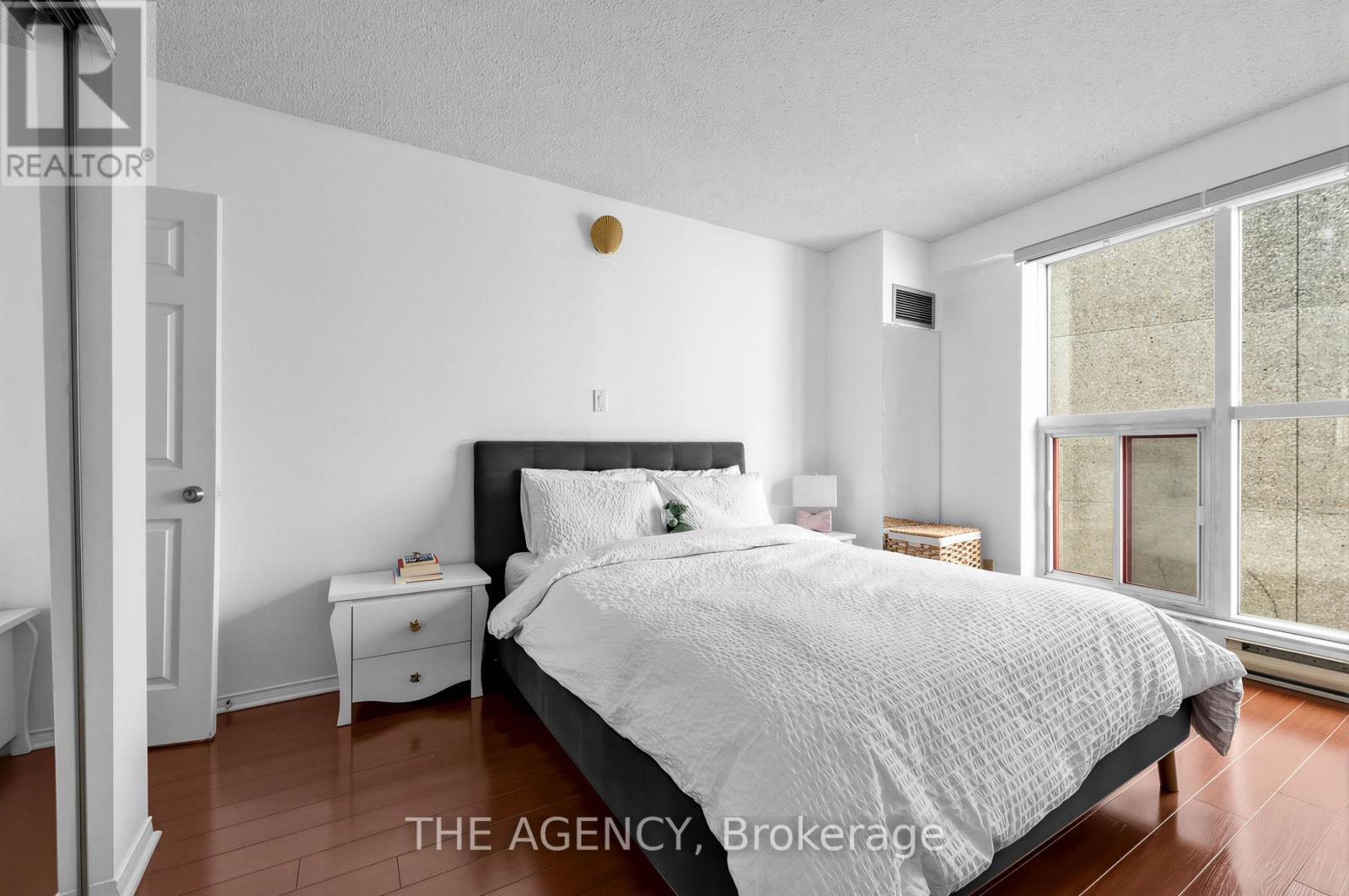 606 - 99 Harbour Square, Toronto (waterfront Communities), Ontario