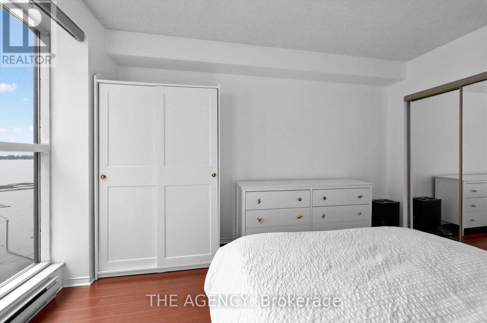 606 - 99 Harbour Square, Toronto (waterfront Communities), Ontario