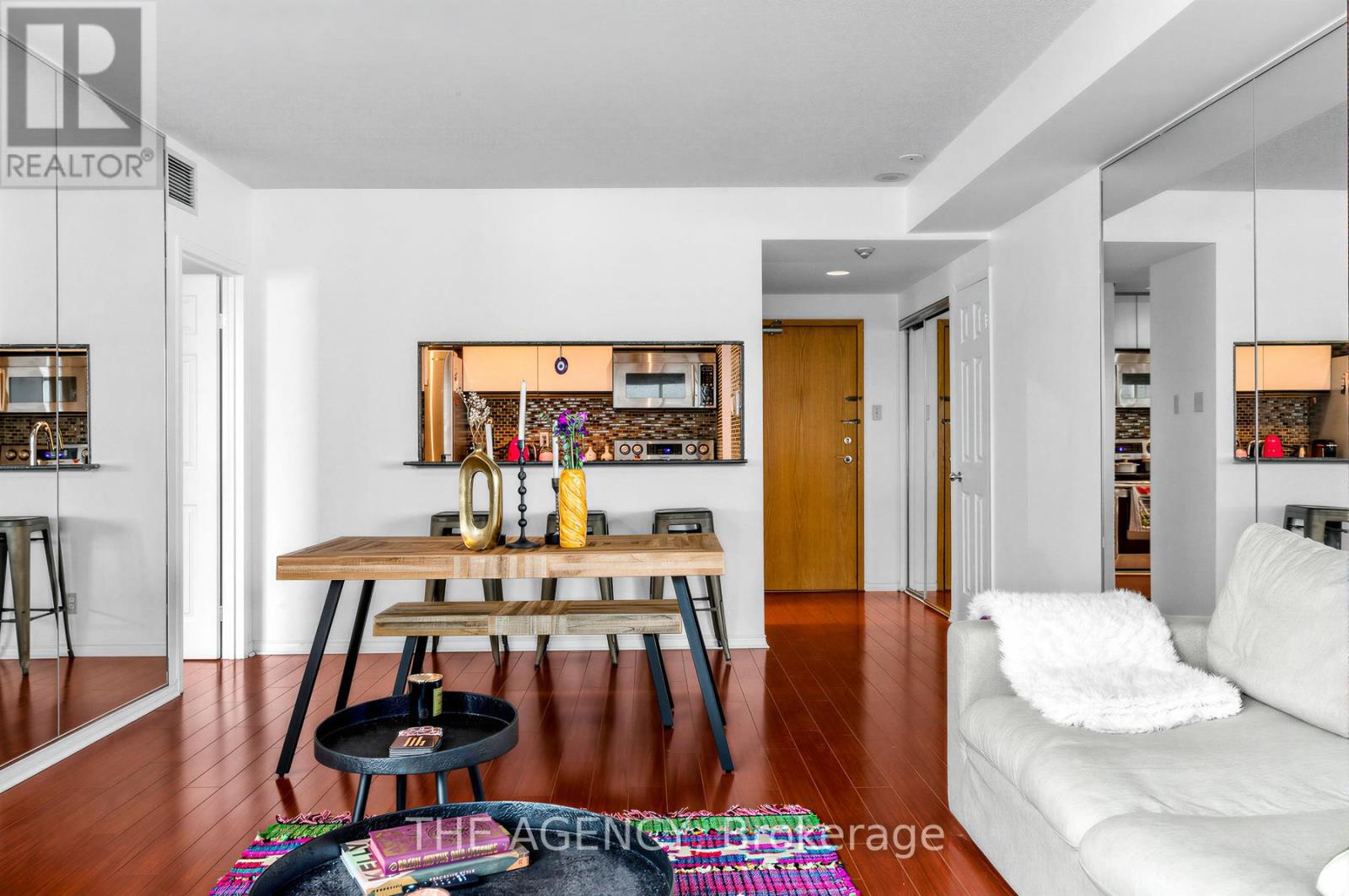 606 - 99 Harbour Square, Toronto (waterfront Communities), Ontario