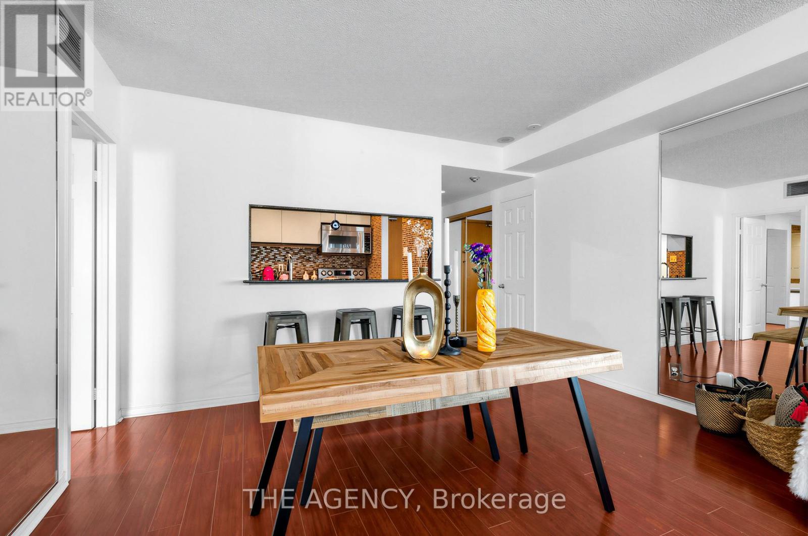 606 - 99 Harbour Square, Toronto (waterfront Communities), Ontario