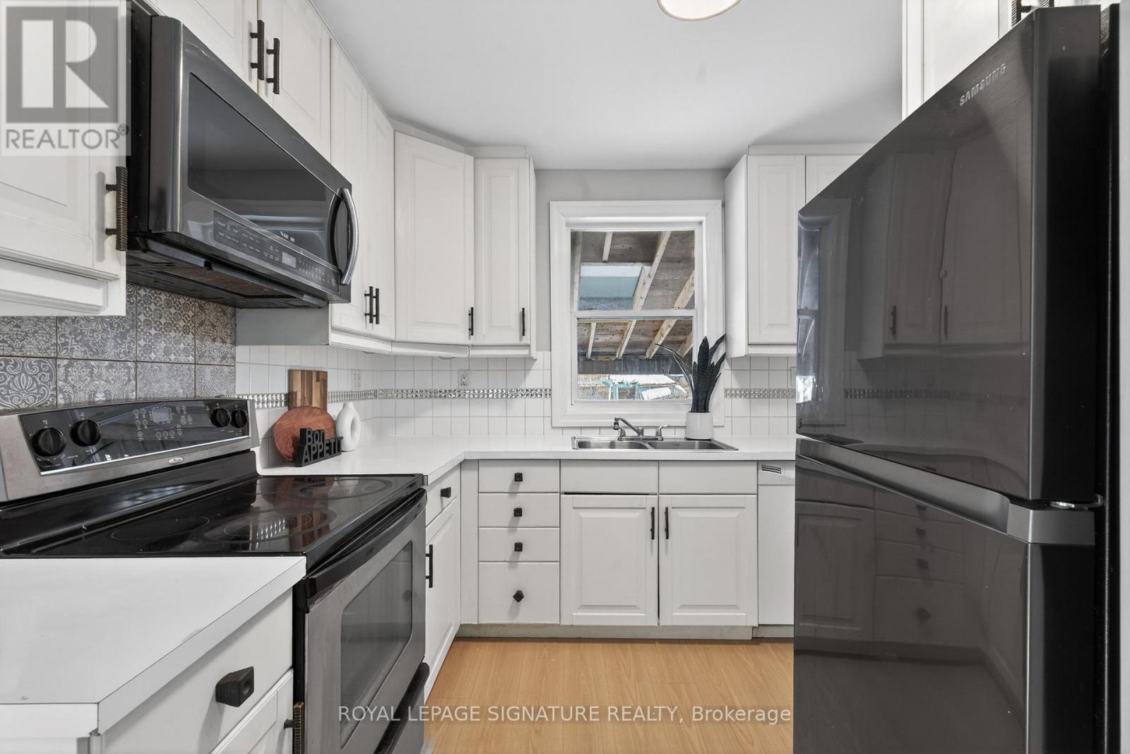 3 Wanstead Avenue, Toronto (oakridge), Ontario