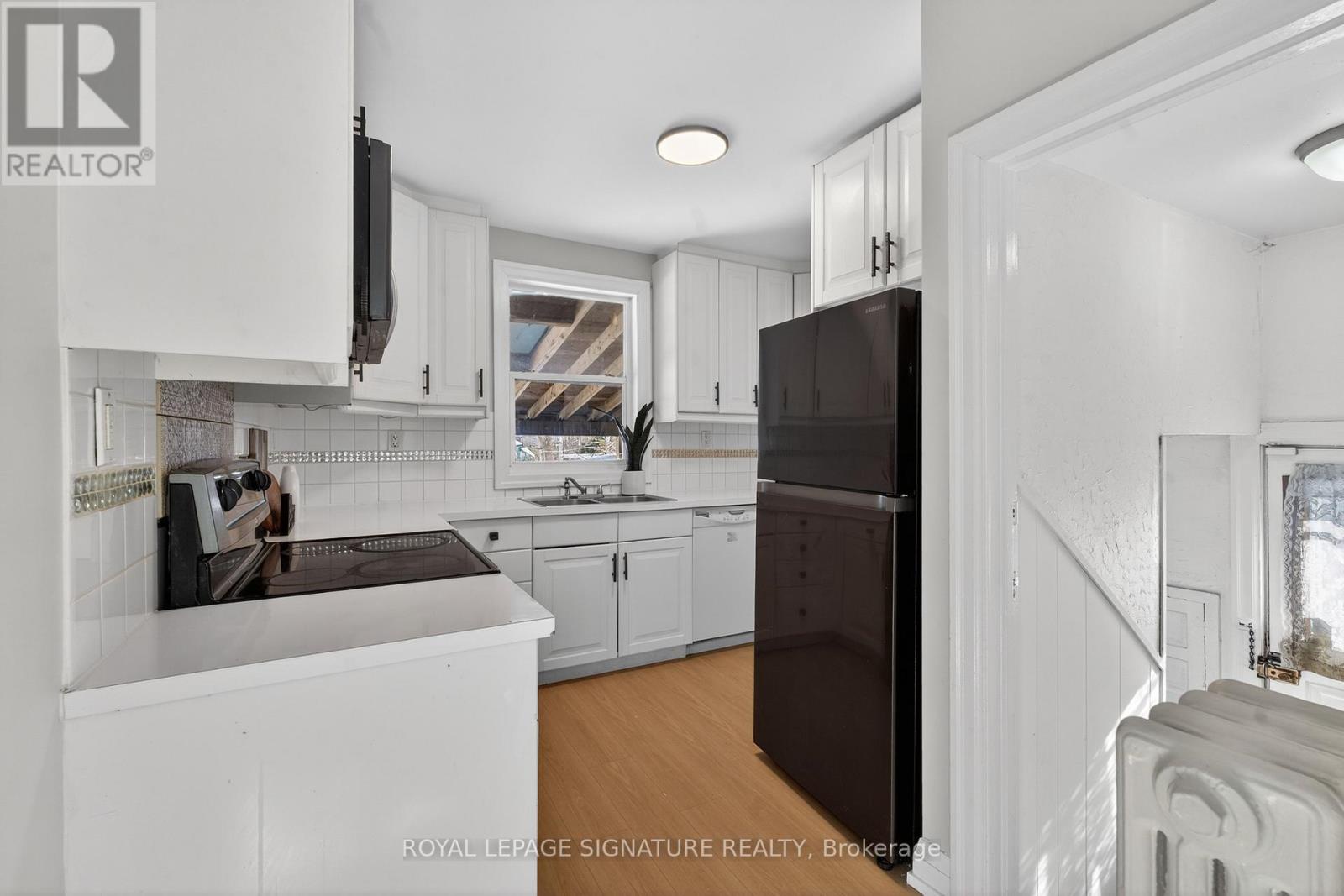 3 Wanstead Avenue, Toronto (oakridge), Ontario