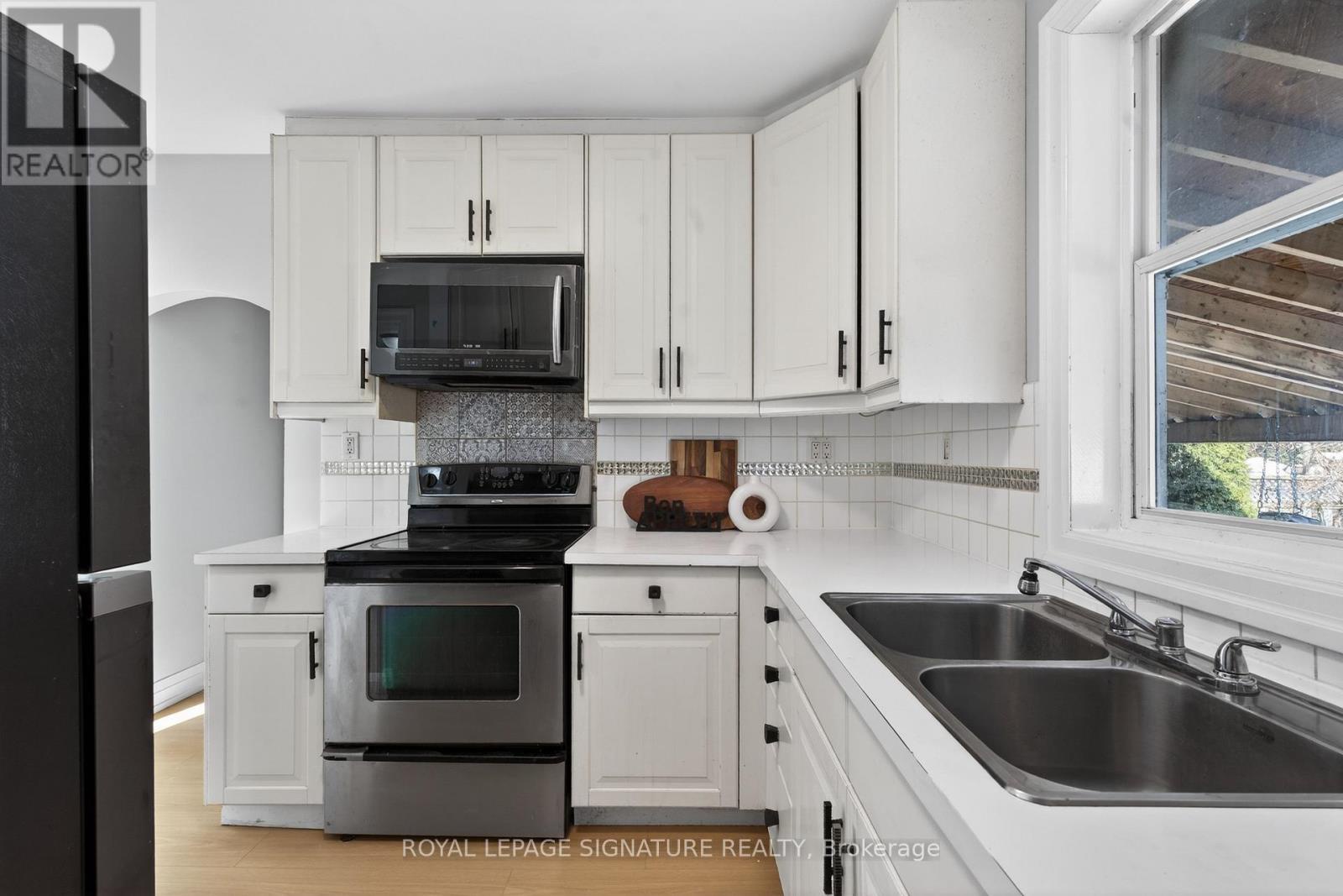 3 Wanstead Avenue, Toronto (oakridge), Ontario