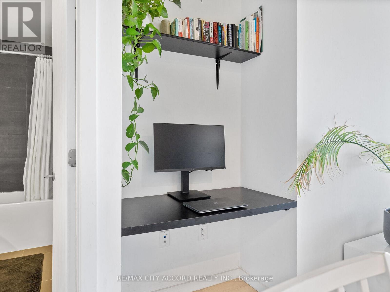 305 - 170 Bayview Avenue, Toronto (moss Park), Ontario