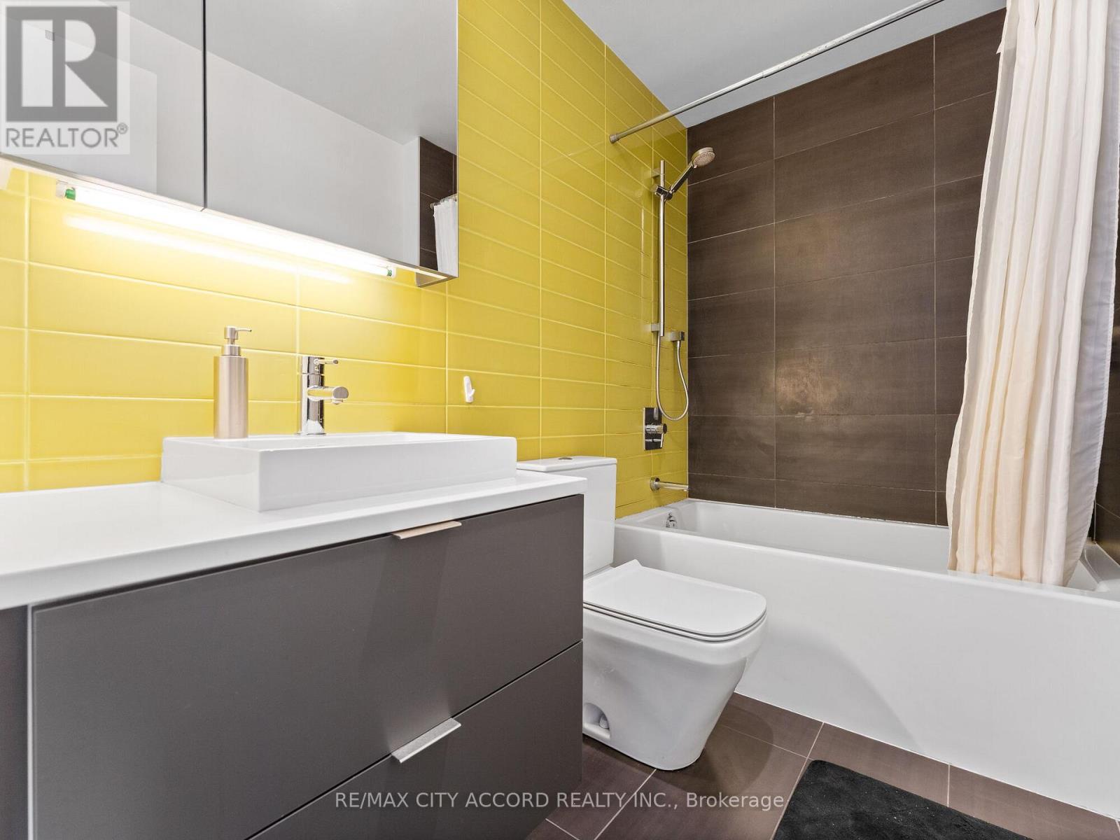 305 - 170 Bayview Avenue, Toronto (moss Park), Ontario