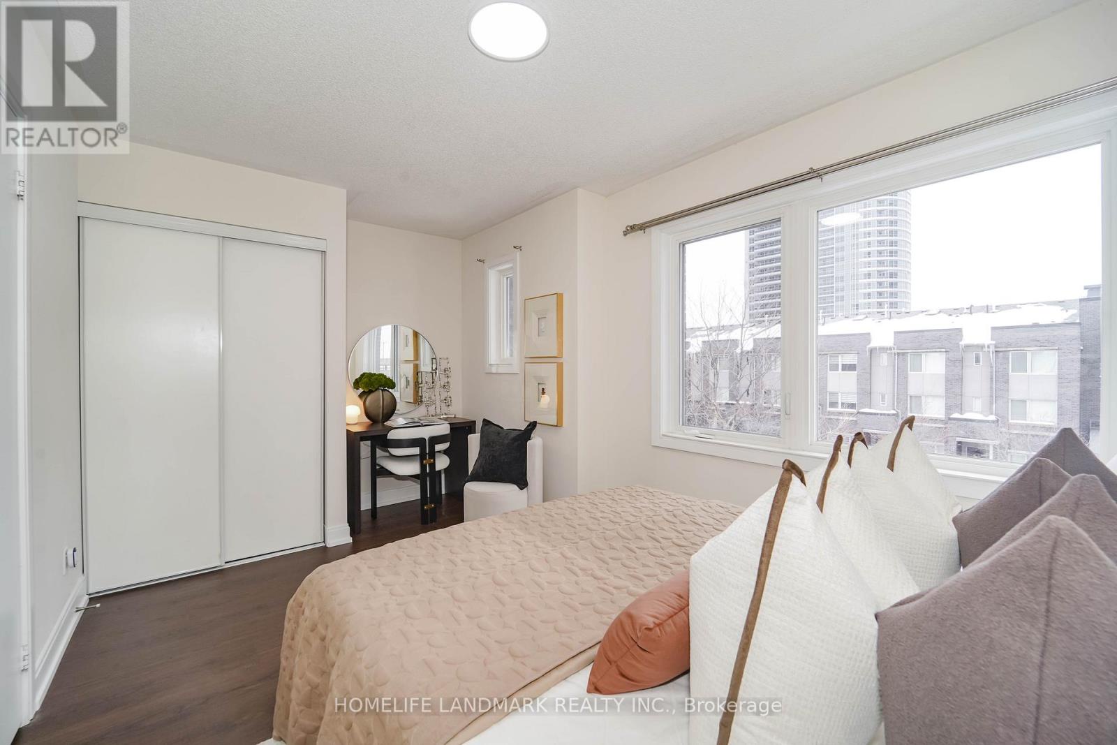 Th47 - 315 Village Green Square, Toronto (agincourt South-malvern West), Ontario