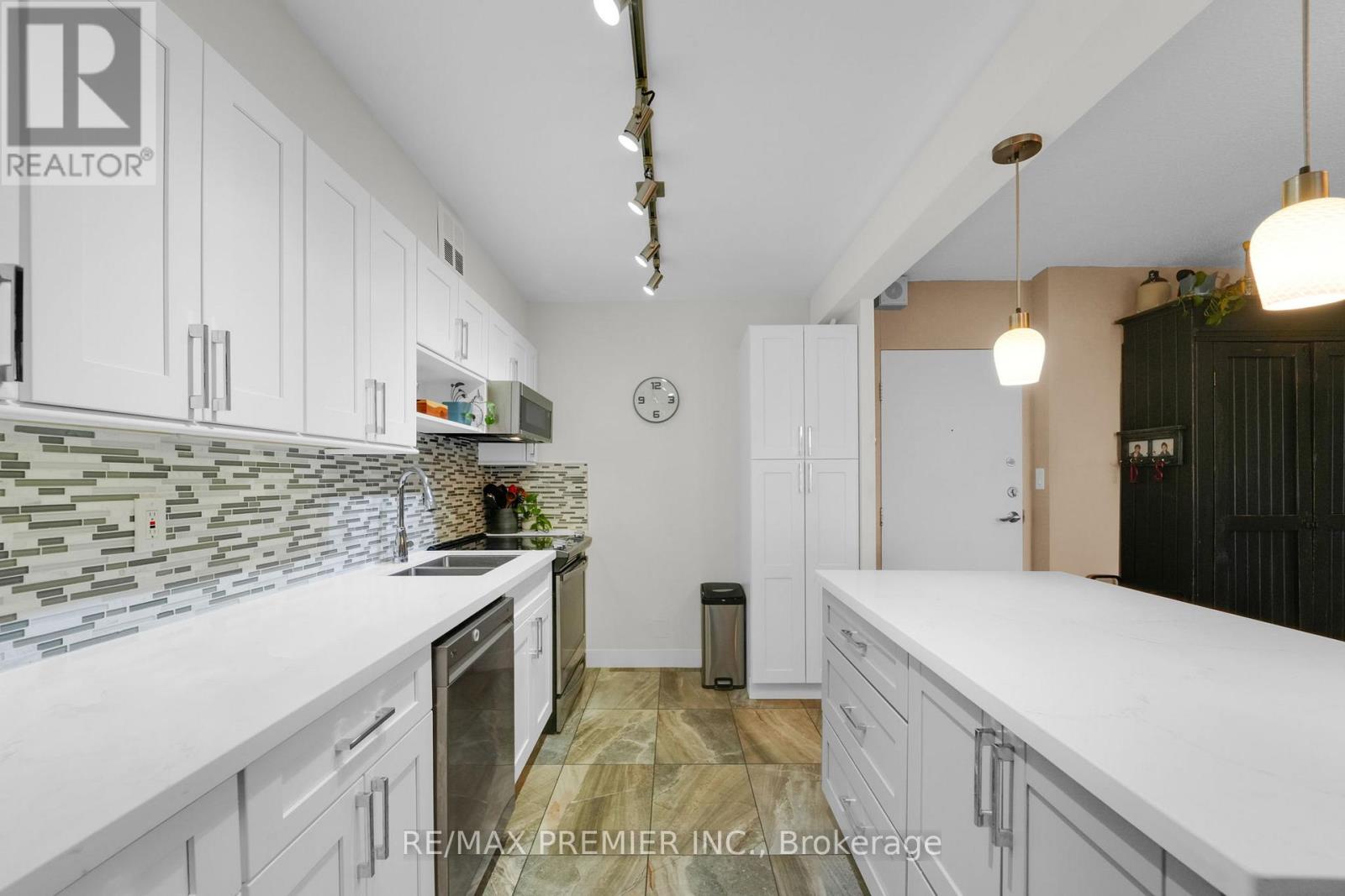 904 - 250 Scarlett Road, Toronto (rockcliffe-smythe), Ontario