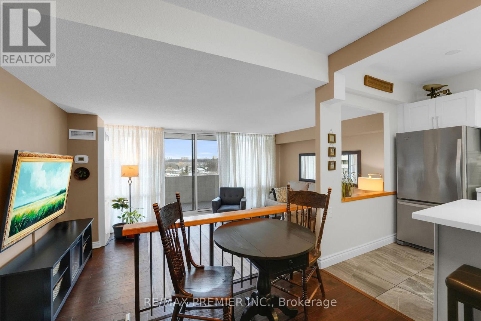 904 - 250 Scarlett Road, Toronto (rockcliffe-smythe), Ontario