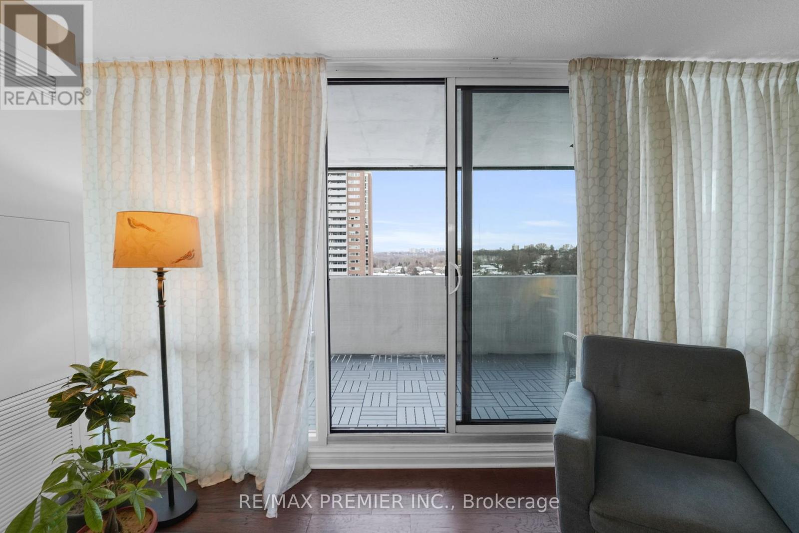 904 - 250 Scarlett Road, Toronto (rockcliffe-smythe), Ontario