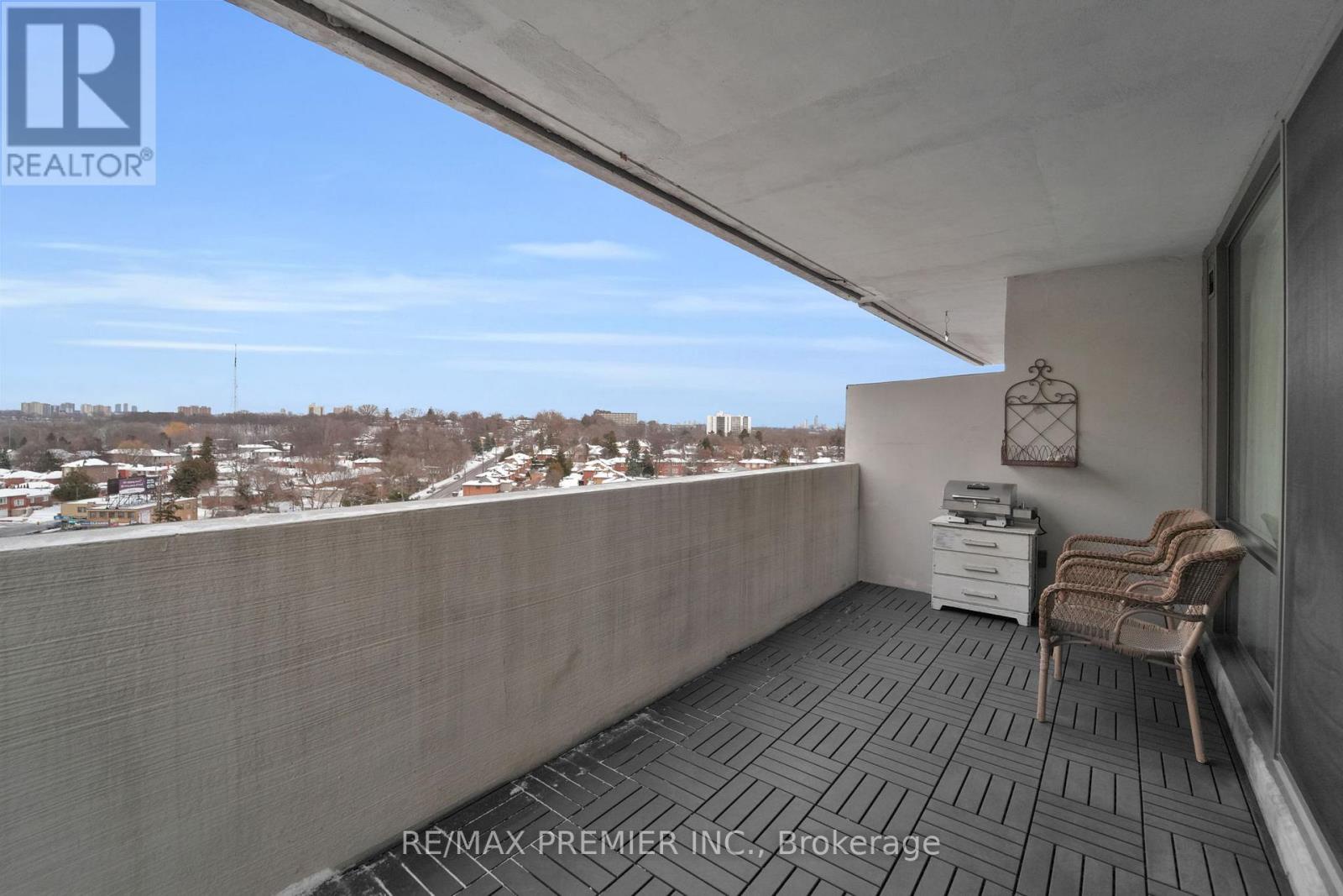 904 - 250 Scarlett Road, Toronto (rockcliffe-smythe), Ontario