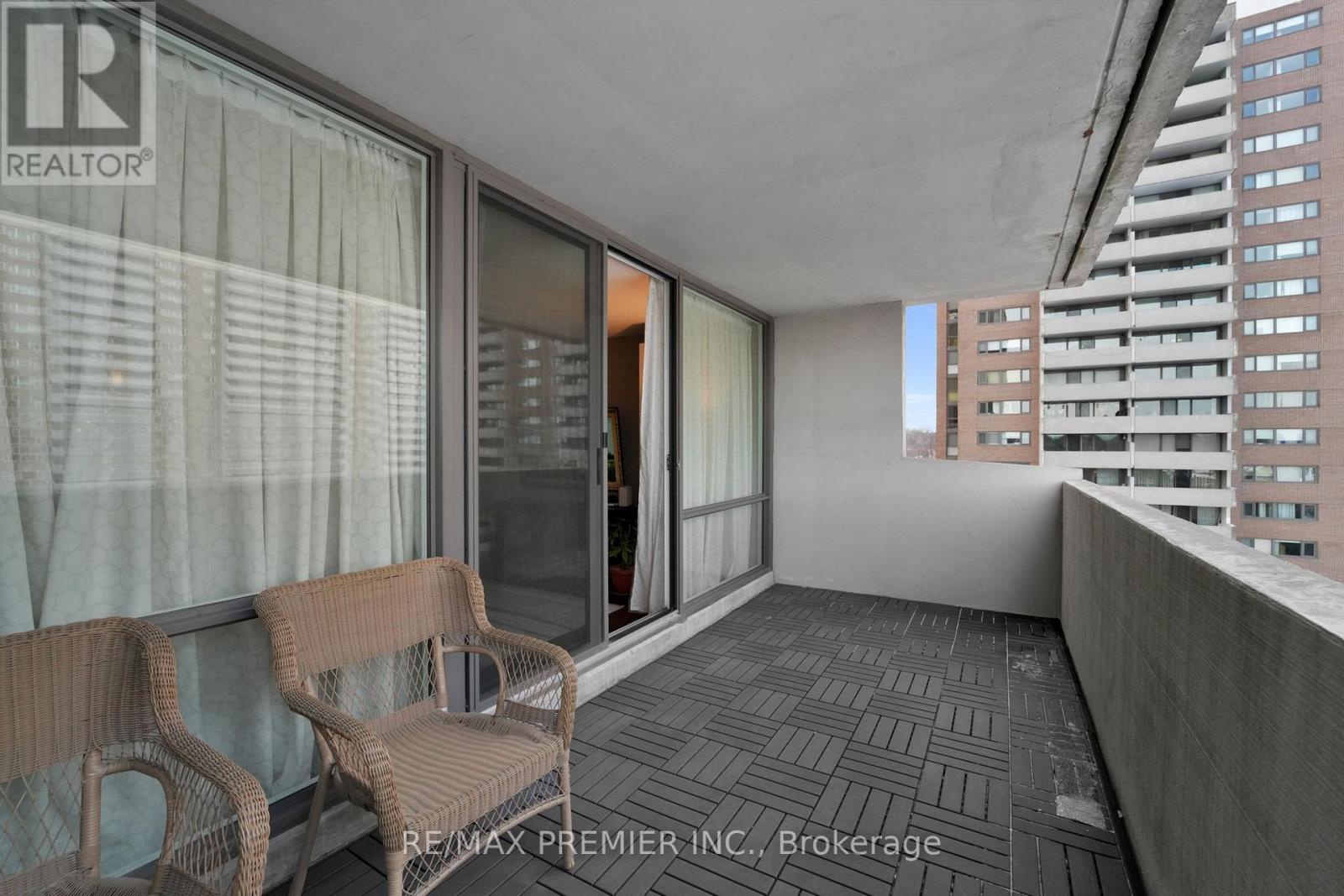 904 - 250 Scarlett Road, Toronto (rockcliffe-smythe), Ontario