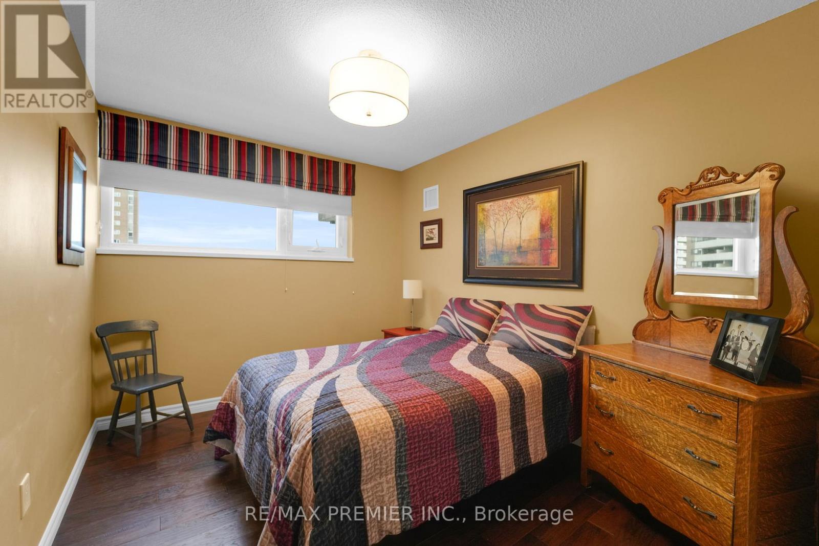 904 - 250 Scarlett Road, Toronto (rockcliffe-smythe), Ontario