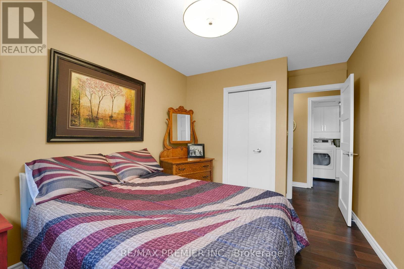 904 - 250 Scarlett Road, Toronto (rockcliffe-smythe), Ontario