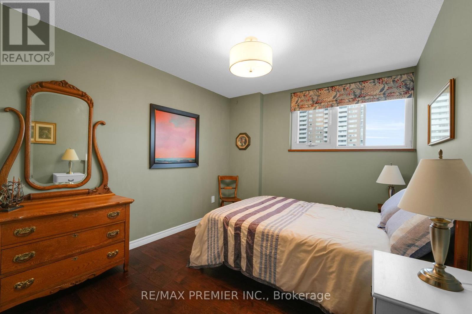 904 - 250 Scarlett Road, Toronto (rockcliffe-smythe), Ontario